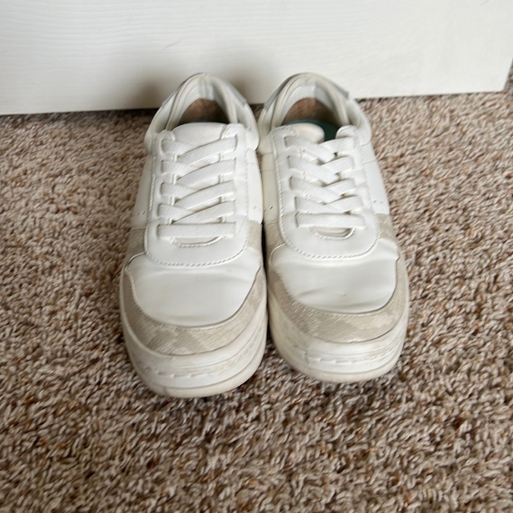 Dr. Scholl’s Essential Sneakers size 6